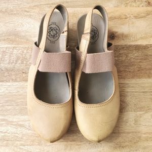 Tan Leather Hocus Pocus clogs